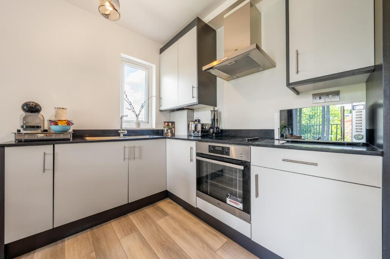 Ashview 8 - Heathrow - Business - Free Parking Apartment Staines-upon-Thames ภายนอก รูปภาพ