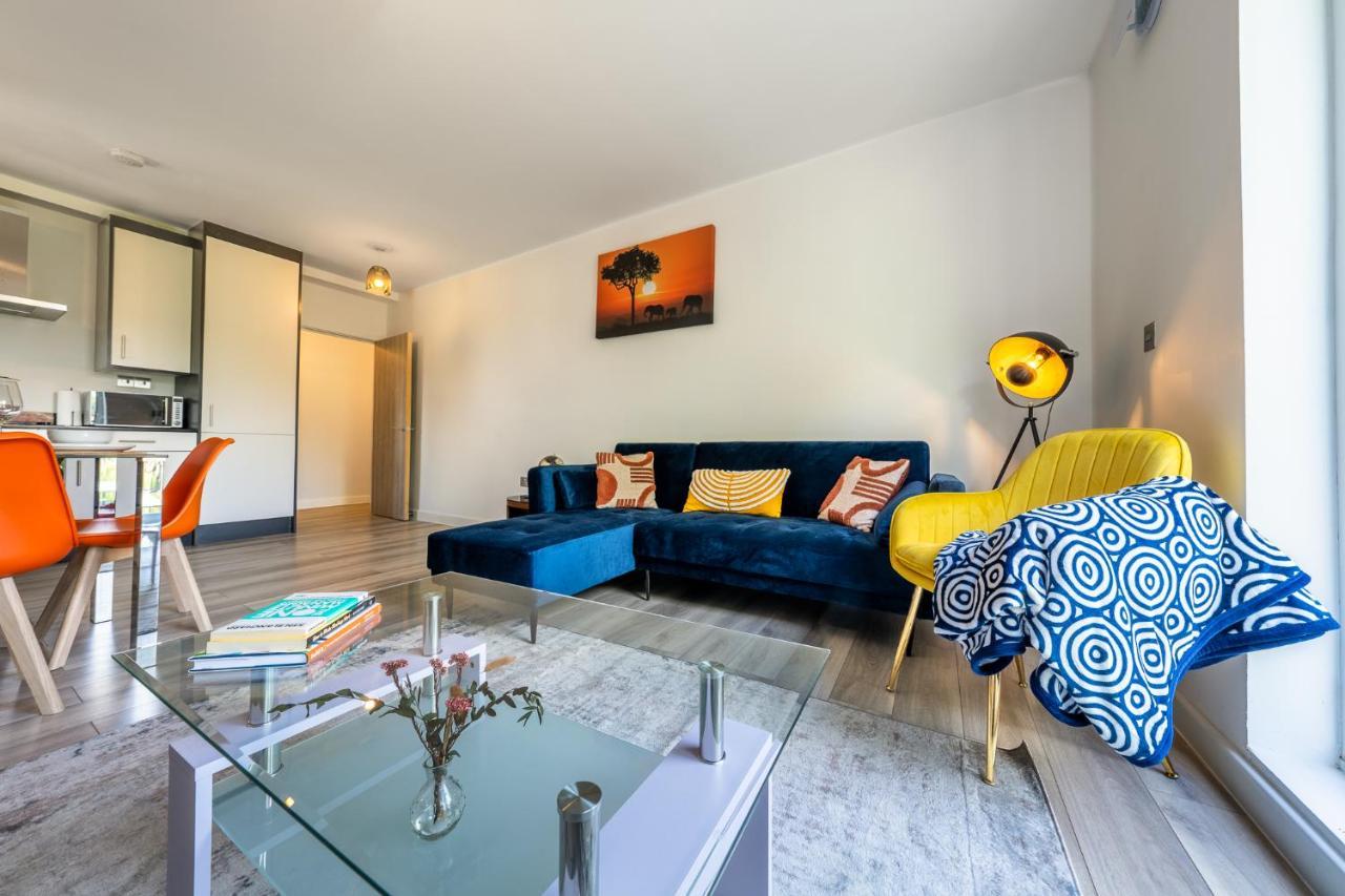 Ashview 8 - Heathrow - Business - Free Parking Apartment Staines-upon-Thames ภายนอก รูปภาพ