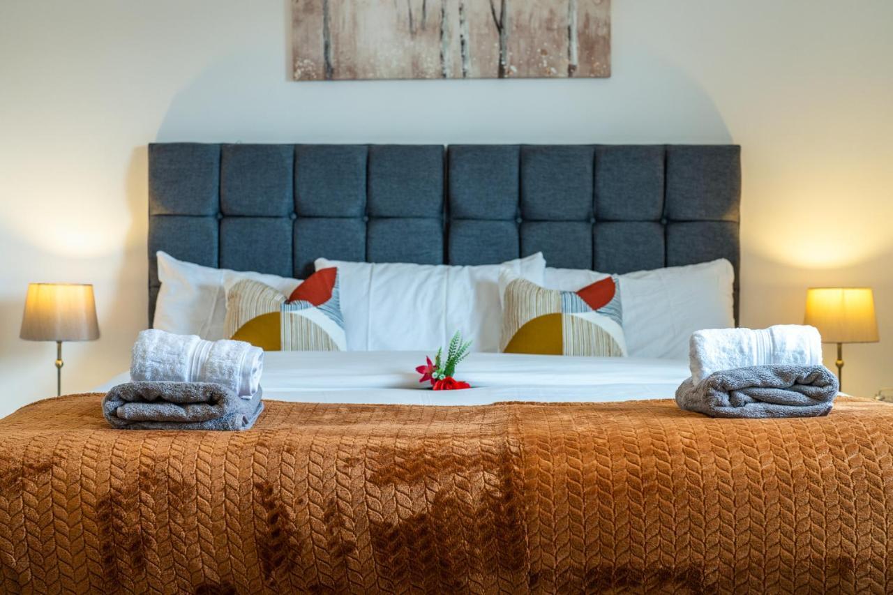 Ashview 8 - Heathrow - Business - Free Parking Apartment Staines-upon-Thames ภายนอก รูปภาพ