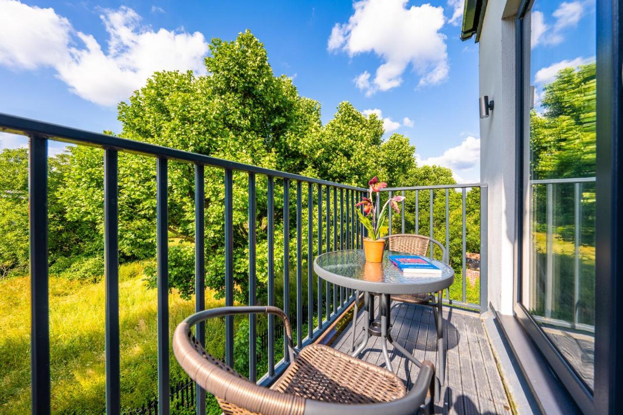 Ashview 8 - Heathrow - Business - Free Parking Apartment Staines-upon-Thames ภายนอก รูปภาพ